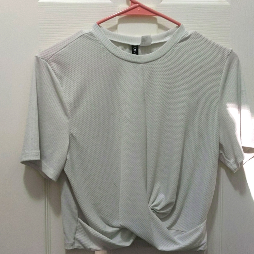 Women's white knotted top